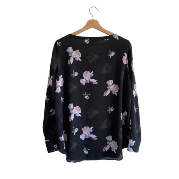 Banana Republic Petite XS black long sleeve floral blouse - Picture 2 of 4